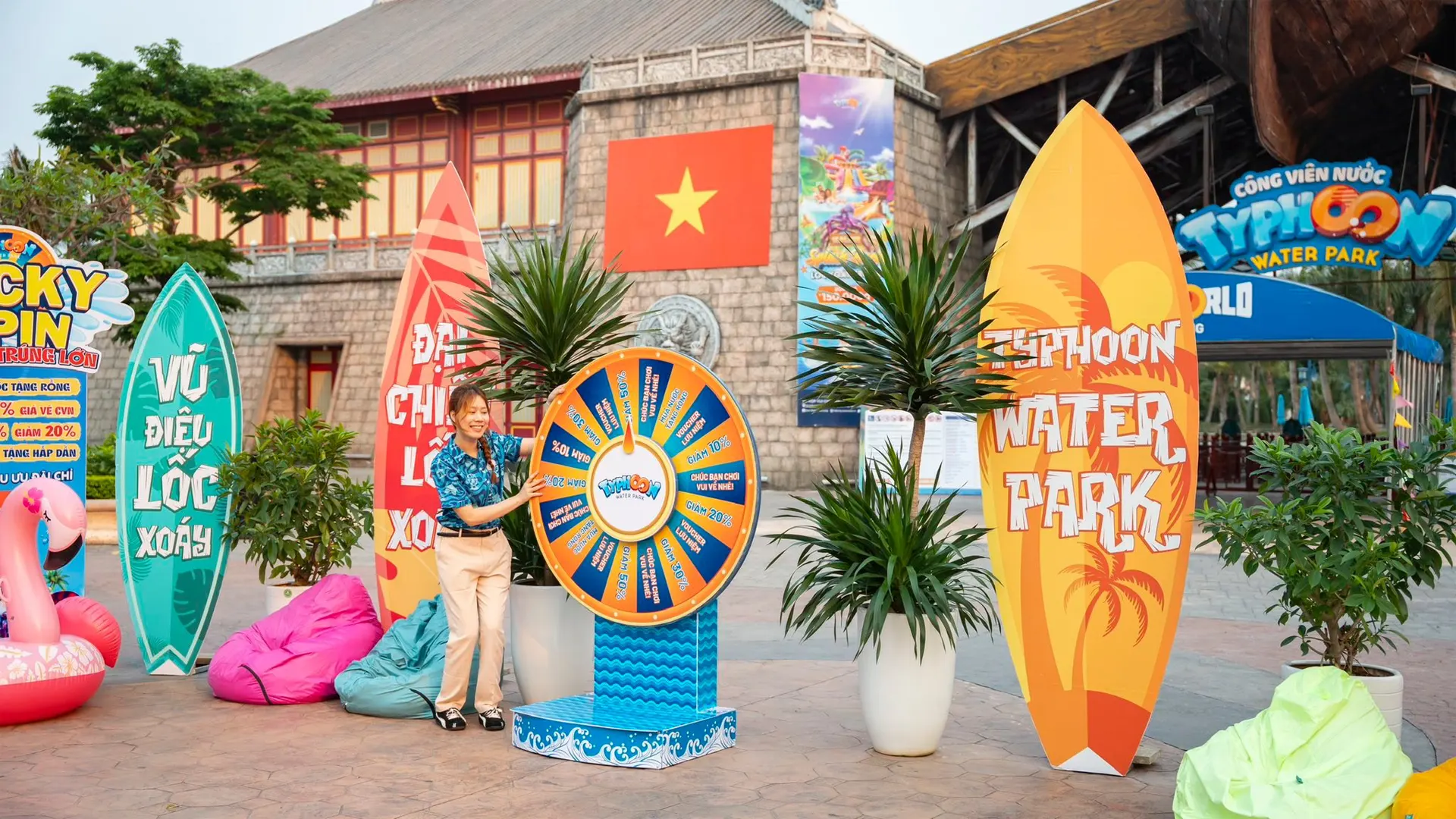 Vé Công viên nước Lốc Xoáy 150k và Vòng quay May mắn ngày 12/04